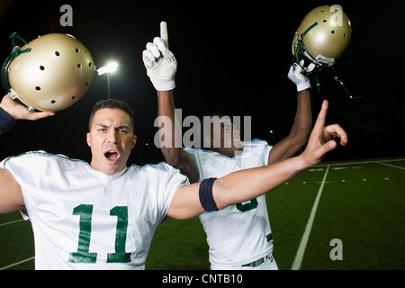 Fußballer feiern Sieg Stockfoto