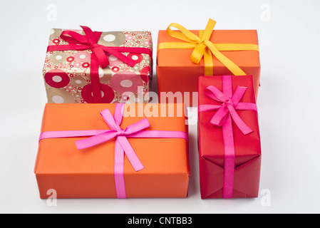 Festlich verpackte Geschenke Stockfoto