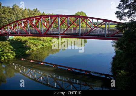 Brücke über den Fluss Lippe, Bergkamen, Ruhrgebiet, Nordrhein-Westfalen, Deutschland Stockfoto
