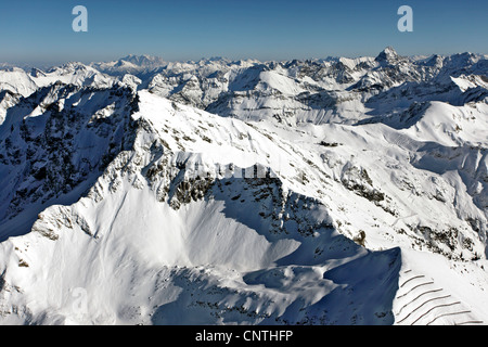 Blick auf Nebelhorn, direkt hinter der Hochvogel, Deutschland, Bayern, Allgäu Stockfoto