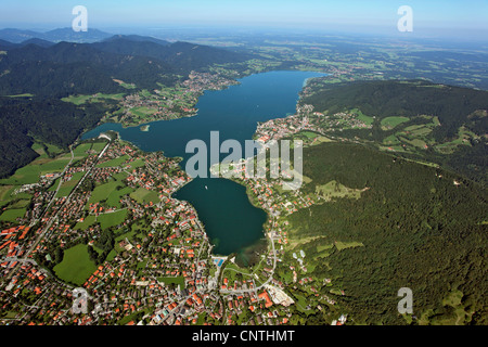 Tegernsee (Tegernsee), Rootach Egern im Vordergrund, Bad Wiessee im Hintergrund, Deutschland, Bayern Stockfoto