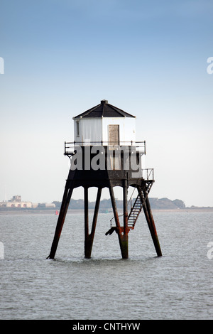 VIKTORIANISCHE NIEDRIGER LEUCHTTURM IN DOVERCOURT AN DER OSTKÜSTE ESSEX IM VEREINIGTEN KÖNIGREICH. Stockfoto