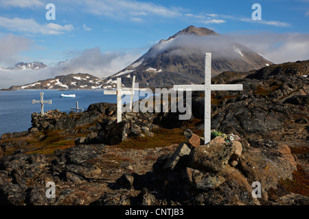 Gräber auf dem Friedhof, Ammassalik, Ostgrönland, Kulusuk, Grönland Stockfoto