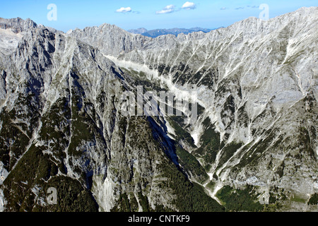 Blick von Süden auf Wettersteingebirge zwischen Wetterstein und Lautischer Dreitorspitze. In der Mitte der Schachtentorkopf, Deutschland, Bayern Stockfoto