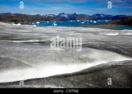 Blick über Eisdecke in der Bucht Nagtivit, Ammassalik, Ostgrönland, Tasiilaq, Grönland Stockfoto