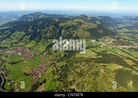 Tio nordwestlich, schlechte Oberstdorf auf der linken Seite, Oberjoch in der Mitte mit Pass-Straße, Deutschland, Bayern, Allgaeuer Alpen anzeigen Stockfoto