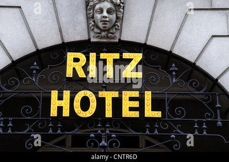 Außenseite des The Ritz Hotel Piccadilly, London Stockfoto