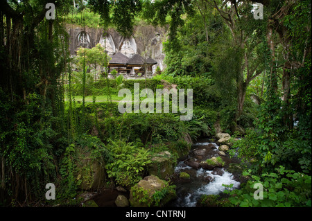 Gunung Kawi ist ein 11. Jahrhundert Tempelanlage in Tampaksiring Nord östlich von Ubud in Bali, Indonesien. Stockfoto