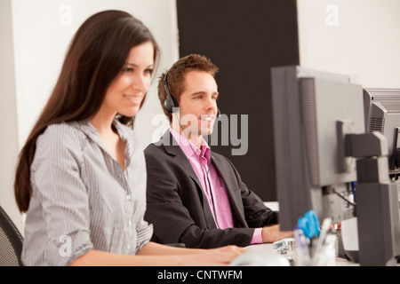 Business-Leute bei der Arbeit im Büro Stockfoto