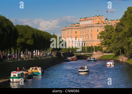 Russland, Sankt Petersburg, Center, Mikhailovsky Schloss am Fluss Moyka Stockfoto