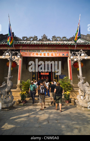 Vertikale Innenansicht der Hội Quảng Quán Triệu, Quang Trieu Aula, im Zentrum von Hoi An, Vietnam. Stockfoto