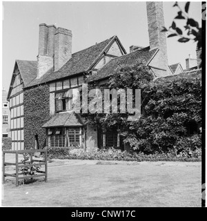 Historische Aufnahme aus den 1950er Jahren von Stratford-upon-Avon, dem Geburtsort des englischen Dramatikers William Shakespeare. Stockfoto