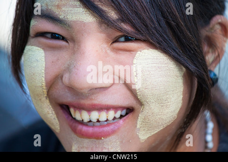 Burmesische Teenagerin in Mandalay, Myanmar Stockfoto