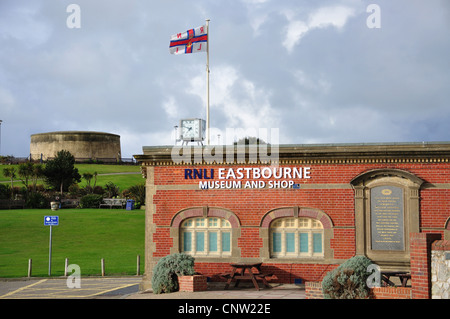 RNLI Eastbourne Museum und Shop, König Edwards Parade, Eastbourne, East Sussex, England, Vereinigtes Königreich Stockfoto