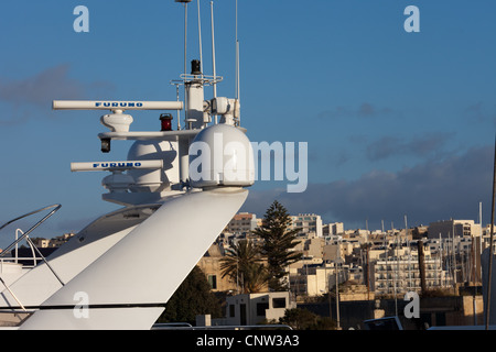 Marine Communication und Navigationshilfen auf Superyachten Stockfoto