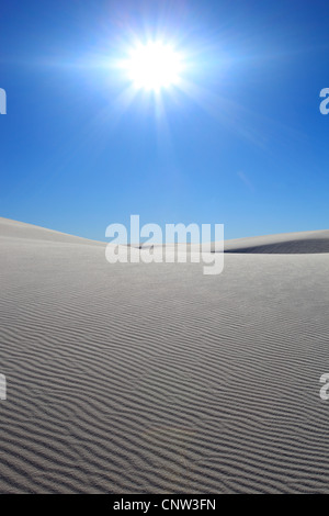 Dünen der Gips bei Gegenlicht, USA, New Mexiko, White Sands National Monument Stockfoto