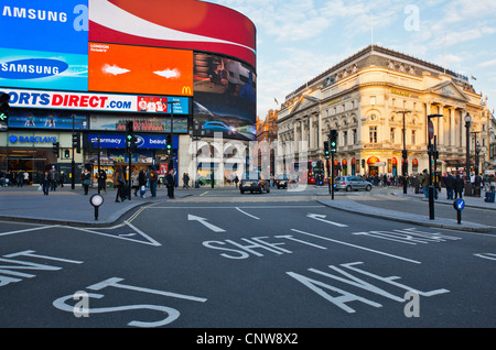 Europa-England-London, Menschen am Piccadilly Circus Stockfoto