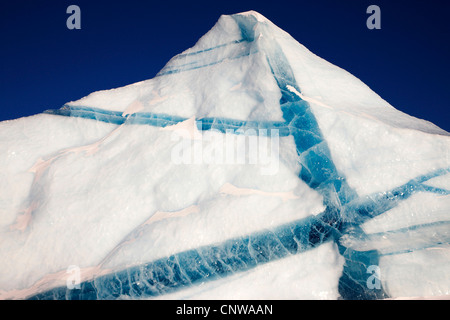 Eisberg mit blauen Adern, Grönland, Ostgroenland, Tunu, Kalaallit Nunaat, Liverpool Land Lillefjord Stockfoto