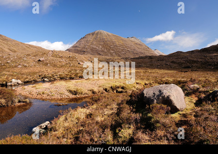 Segeln Sie Mhor, Beinn Eighe und Abhainn Coire Mhic Nobuil, Torridon, Schottisches Hochland, Schottland Stockfoto