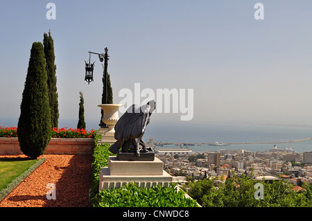 Hafen von reich verzierten Bahai Tempel Schrein Gärten mit Blick auf Haifa, Israel, ehemaligen Palästina im Jahr 2012 Stockfoto