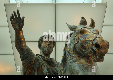 Reiterstatue des Marcus Aurelius in den Kapitolinischen Museen in Rom, Italien. Stockfoto