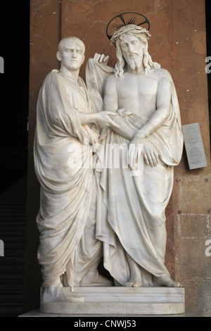 Ecce Homo. Marmor Statue neben der Scala Sancta im Lateran Palast in Rom, Italien. Stockfoto