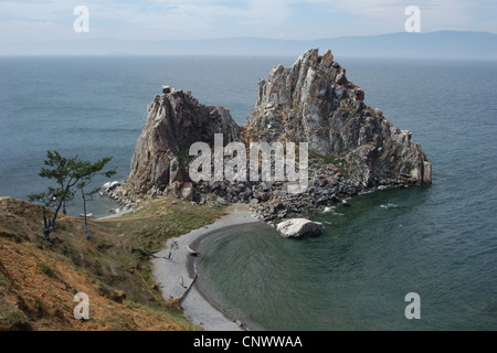 Burchan Cape auch bekannt als der Schamane Stein auf Olchon im Baikalsee, Sibirien, Russland. Stockfoto