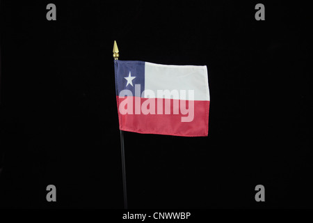 Die nationale Flagge von Chile auf schwarzem Hintergrund. Stockfoto