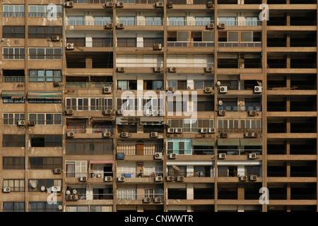 Appartementhäuser am Ufer des Nils in Kairo, Ägypten. Stockfoto