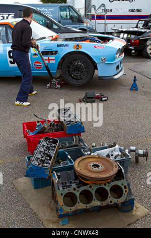 1980 Aston Martin V8 Vantage im Fahrerlager auf dem CSCC Zukunft Klassiker-Rennen in Snetterton, Norfolk, Großbritannien vorbereitet. Stockfoto