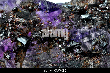 Amethyst mit Rutil Kristallen Stockfoto