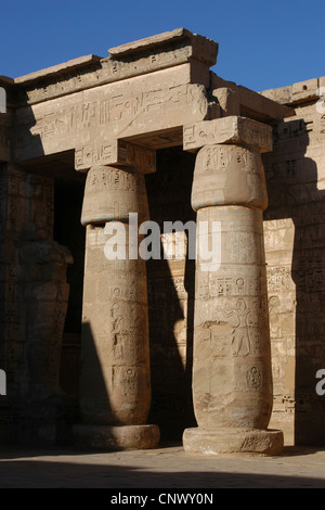 Medinet Habu. Leichenhalle Tempel von Ramses III in der thebanischen Nekropole in der Nähe von Luxor, Ägypten. Stockfoto