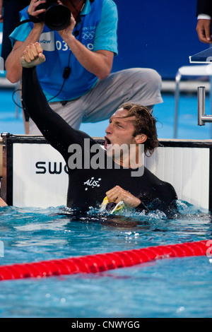 Ian Thorpe (AUS) reagiert nach dem Gewinn der Goldmedaille in der 200 Meter bei den Olympischen Sommerspielen 2004 frei. Stockfoto