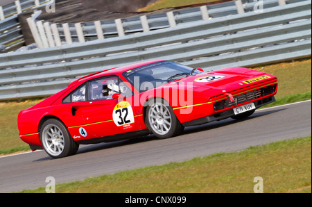 1986 Ferrari 328 GTB mit Fahrer Michael Squire während der Pirelli Formel CLassic Rennen in Snetterton, Norfolk, Großbritannien. Stockfoto