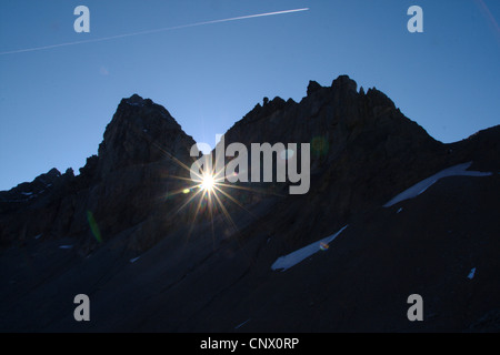 Silhouette von Glarus Schub in der Tschingelhoerner mit Martinsloch, Schweiz Stockfoto