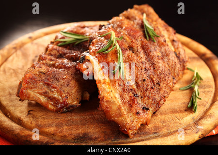 Frisch gegrillte Spareribs mit BBQ Stockfoto