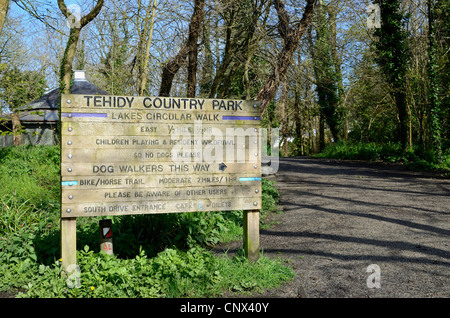 Hinweisschild am Tehidy Country Park in der Nähe von Camborne in Cornwall, Großbritannien Stockfoto