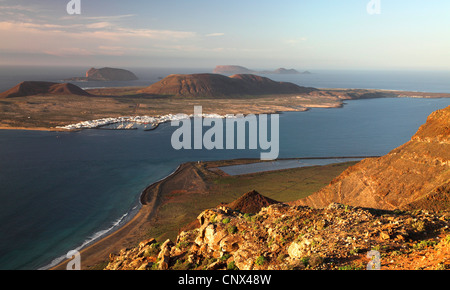 Blick von Lanzarote nach La Graciosa, Kanarische Inseln, Lanzarote Stockfoto