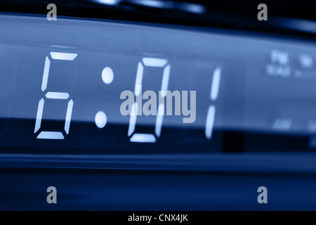 Digital-Wecker Radio Nahaufnahme (06:00) Stockfoto