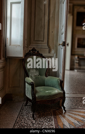 Ein Sessel in Villa Durazzo (Santa Margherita Ligure) - Italien Stockfoto