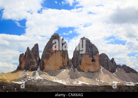 beeindruckende Gebirgsbildung "The Tre Cime di Lavaredo" ("Drei Zinnen" / große Peak 2999 m), Italien, Südtirol, Dolomiten Stockfoto
