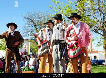 Parade der traditionellen Anzüge, Serpa Dorf. Portugal Stockfoto