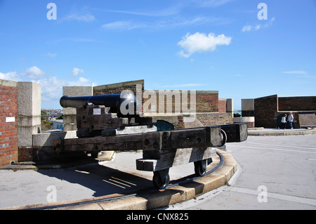 Pistole, Traverse, Redoubt Fortress Militärmuseum, Royal Parade, Eastbourne, East Sussex, England, Vereinigtes Königreich Stockfoto