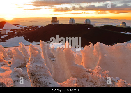 Sternwarte auf Mount Mauna Kea bei Sonnenuntergang, USA, Hawaii Stockfoto