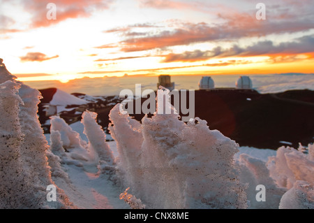 Sternwarte auf Mount Mauna Kea bei Sonnenuntergang, USA, Hawaii Stockfoto