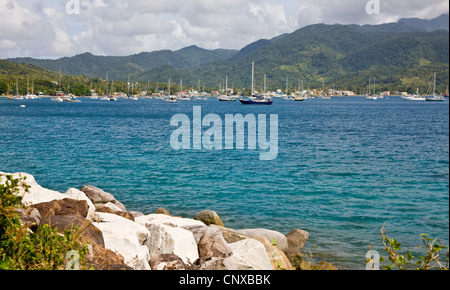 Blick vom Cabrits über Prince Rupert Bay in Richtung Portsmouth und das Achtelfinale-Angebot auf der Insel Dominica West Indies Stockfoto