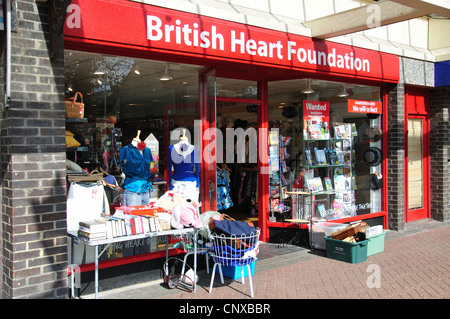 Außenseite der British Heart Foundation Charity-Shop, Pfarrhaus Feld, Hailsham, East Sussex, England, Vereinigtes Königreich Stockfoto