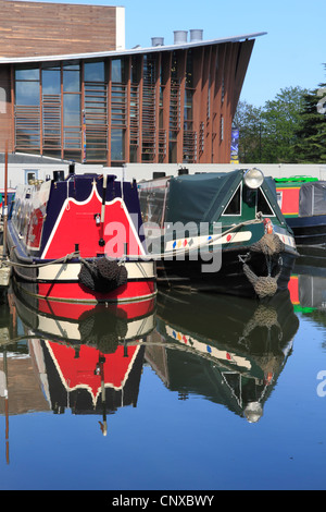 England Buckinghamshire Aylesbury Waterside Theatre & Kanal Stockfoto