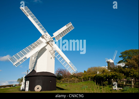 Jack und Jill Windmühlen auf den South Downs in der Nähe von Clayton in West Sussex. UK Stockfoto