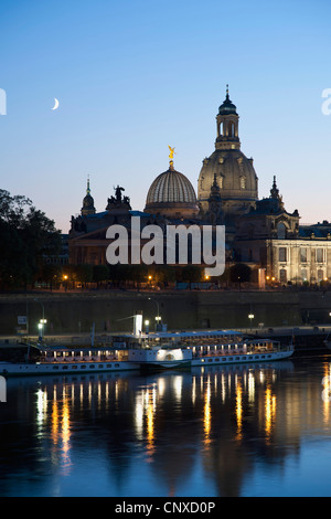 Eine Schifffahrt auf der Elbe River Waterfront von Dresden, Deutschland Stockfoto